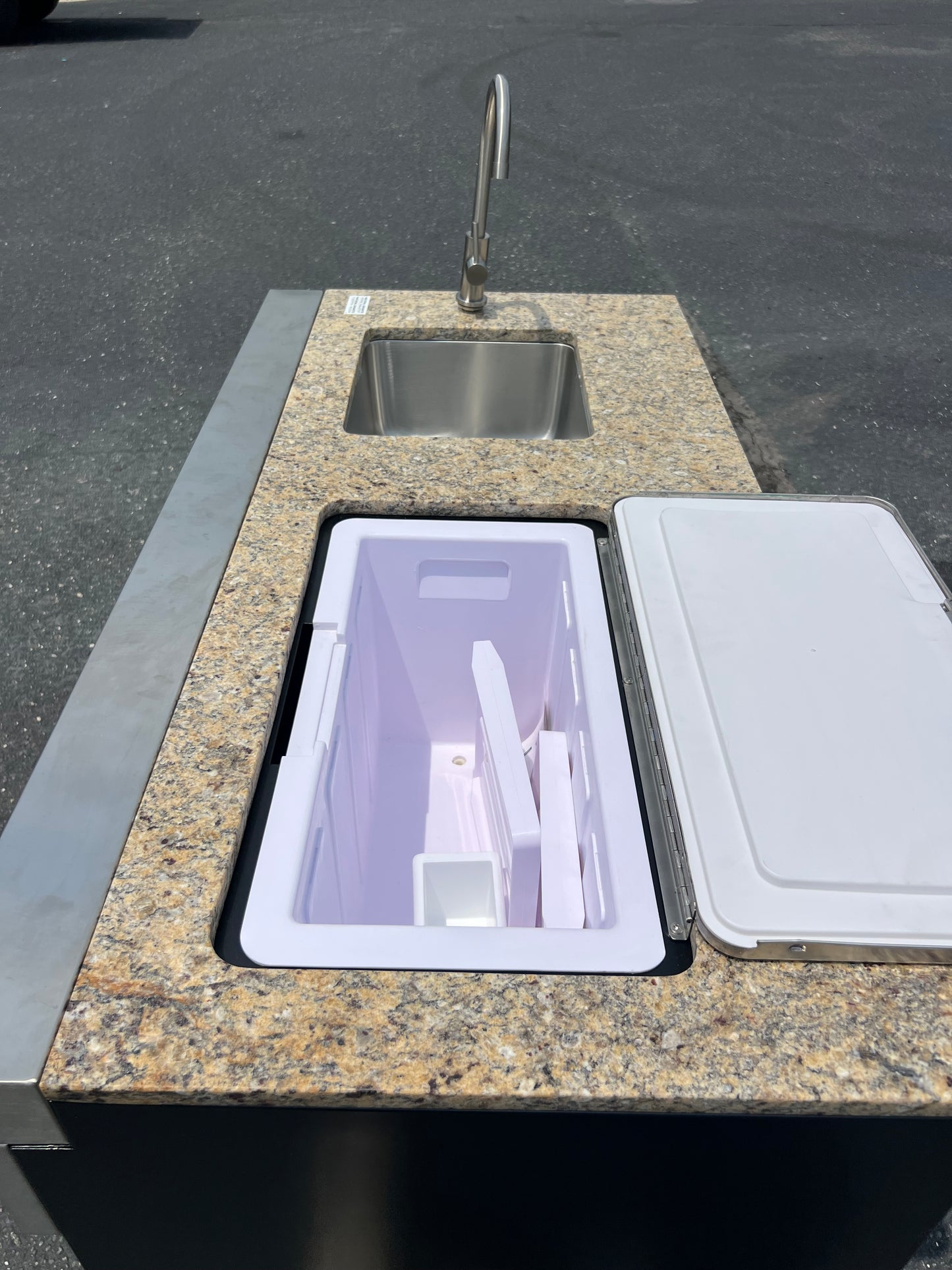 NEW Char-Broil Medallion Outdoor Sink and Storage