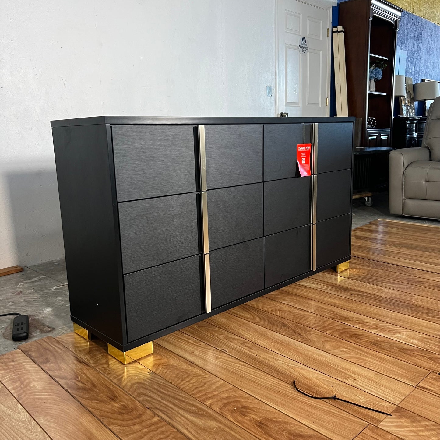 Willa Arlo “Jelissa” 6-Drawer Dresser