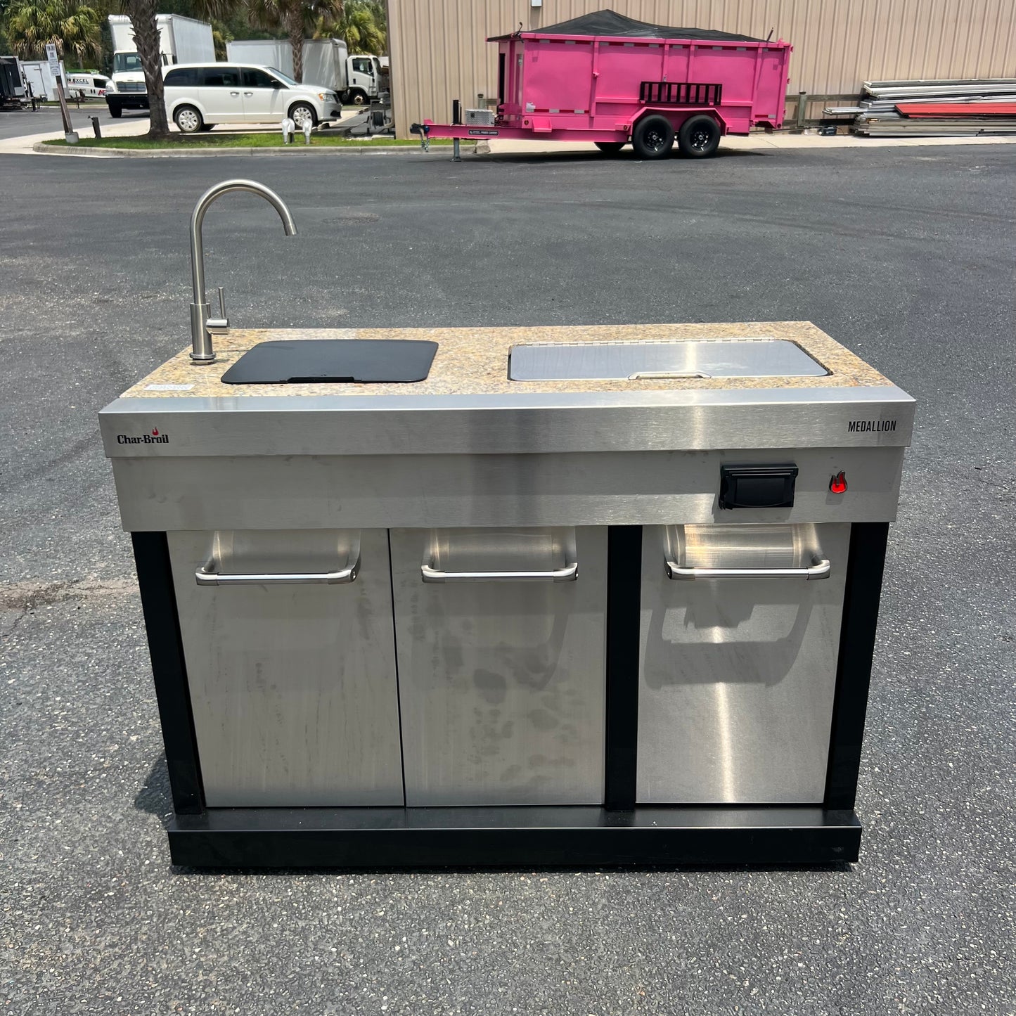 NEW Char-Broil Medallion Outdoor Sink and Storage
